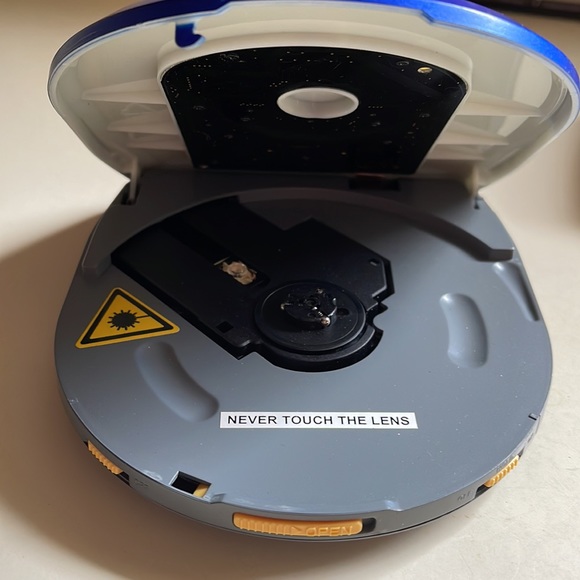 Accurian radio shack Other Accurian Radio Shack Portable Cd Player